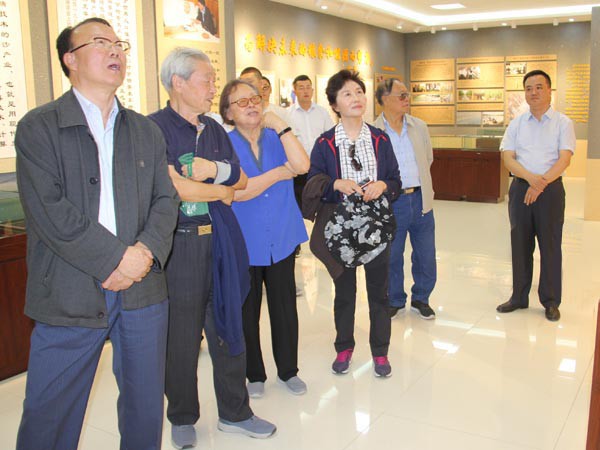 中國科協(xié)原副主席、中國生物多樣性保護與綠色發(fā)展基金會名譽理事長劉恕一行調(diào)研全國荒漠化防治（機械治沙工程）試驗示范基地